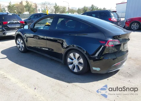 2024 Tesla Model Y Long Range Dual Motor All-Wheel Drive z USA, uszkodzony, nr VIN 7SAYGDEE0RF078242